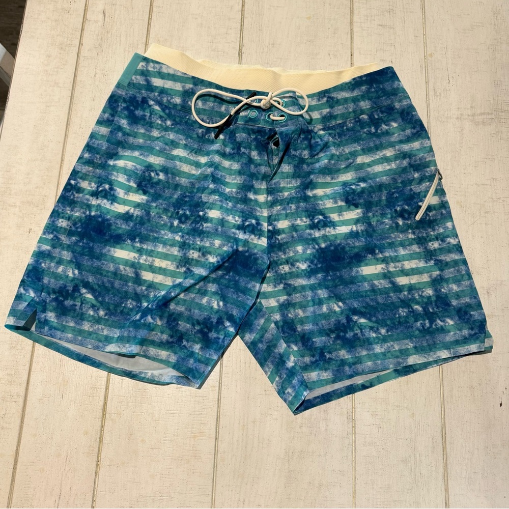 Men’s lululemon swim trunks lined | size 38